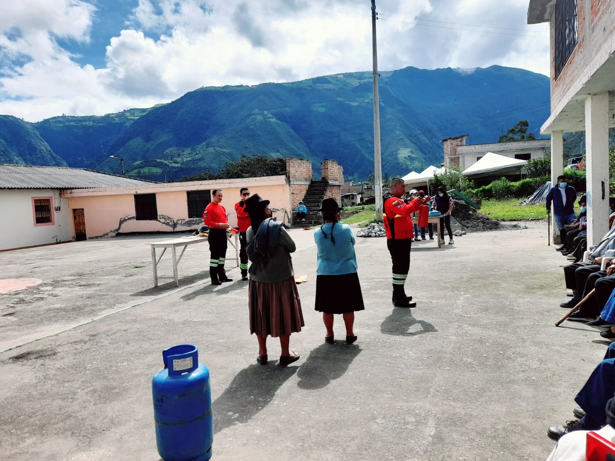 Bomberos_Ibarra's tweet photo. ¡Nunca es tarde para seguirse formando!

Con el objetivo de fortalecer conocimientos y continuar generando una #CulturaDePrevención hoy #capacitamos a 38 adultos mayores en temas de prevención de incendios, GLP y manejo de extintores.

#SalvandoVidas #ProtegiendoBienes https://t.co/TZ7dmhK5qd