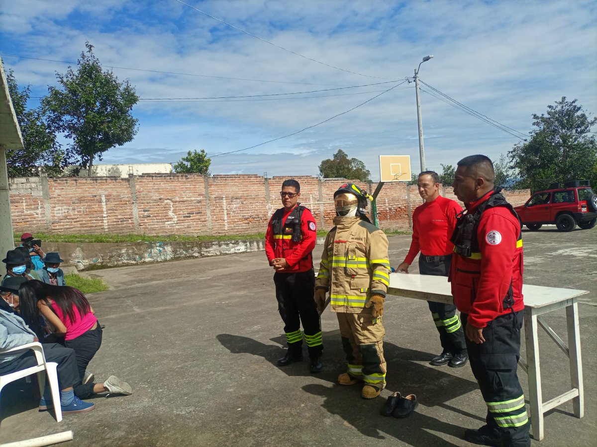 Bomberos_Ibarra's tweet photo. ¡Nunca es tarde para seguirse formando!

Con el objetivo de fortalecer conocimientos y continuar generando una #CulturaDePrevención hoy #capacitamos a 38 adultos mayores en temas de prevención de incendios, GLP y manejo de extintores.

#SalvandoVidas #ProtegiendoBienes https://t.co/TZ7dmhK5qd