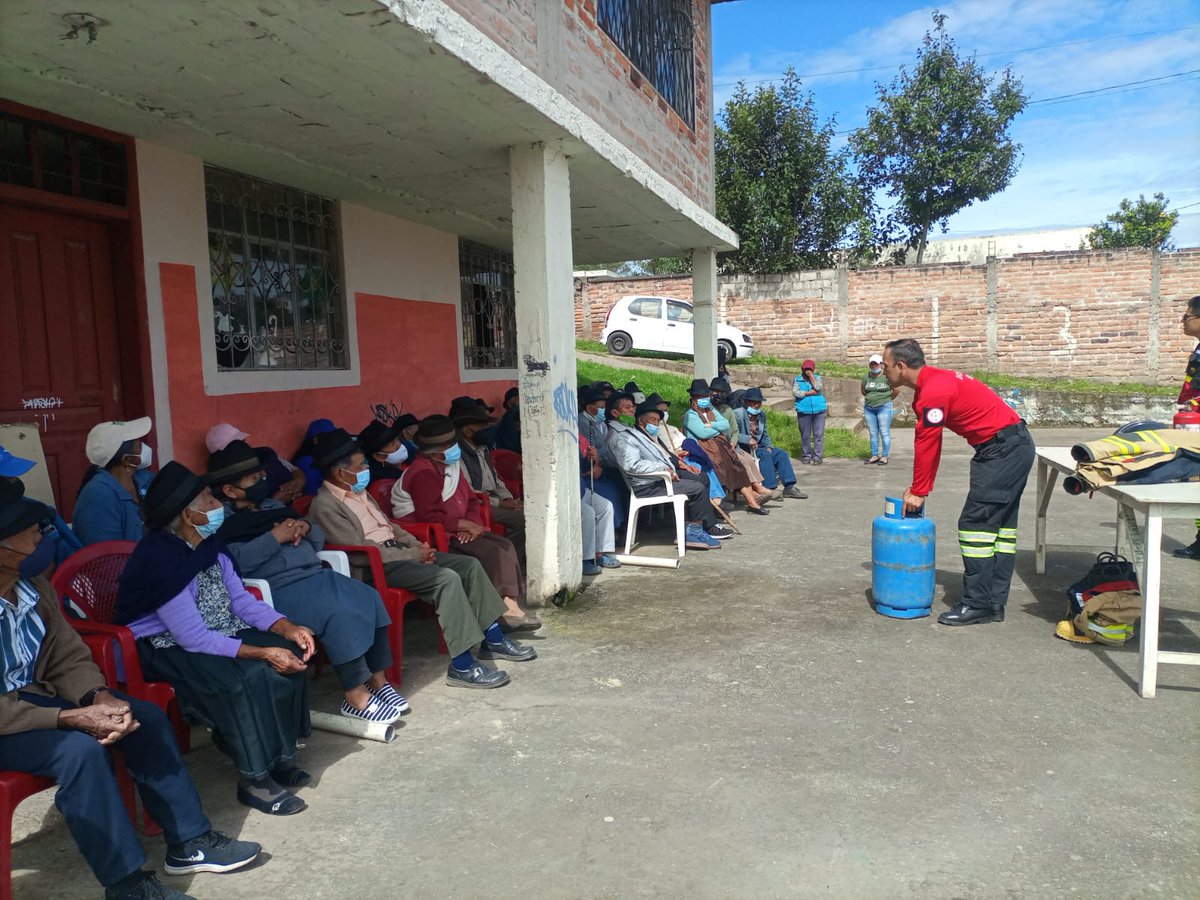 Bomberos_Ibarra's tweet photo. ¡Nunca es tarde para seguirse formando!

Con el objetivo de fortalecer conocimientos y continuar generando una #CulturaDePrevención hoy #capacitamos a 38 adultos mayores en temas de prevención de incendios, GLP y manejo de extintores.

#SalvandoVidas #ProtegiendoBienes https://t.co/TZ7dmhK5qd