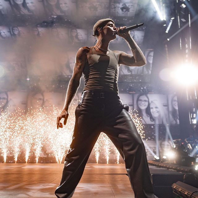 justinhailey94's tweet photo. #JUSTICETOUR 
#JBFOREVER https://t.co/DTg1JLiaFQ