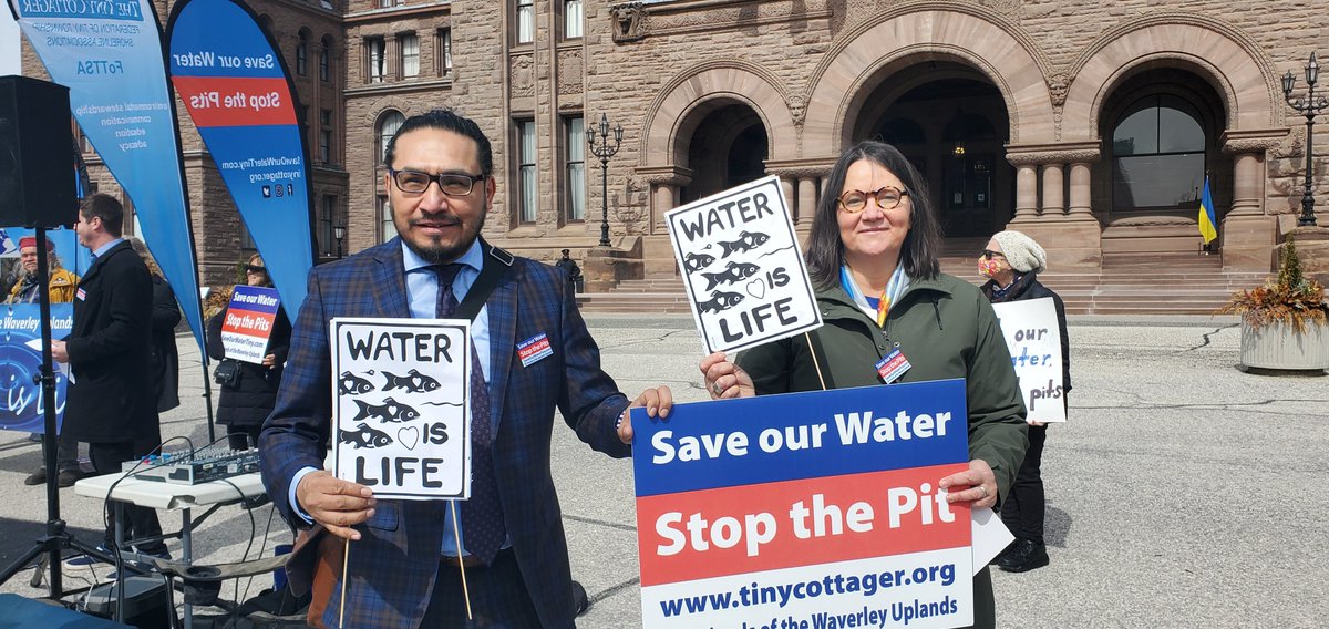 KatieKrelove's tweet photo. Happy #WorldWaterDay 
Was a  sunny day for people defending clean water from gravel mining and new highways at Queen's Park today. 
#waterisaright #yourstoprotect #reformgravelmining @stopthe413  @tinycottager  #stopthebradfordbypass https://t.co/68G9w7th9T
