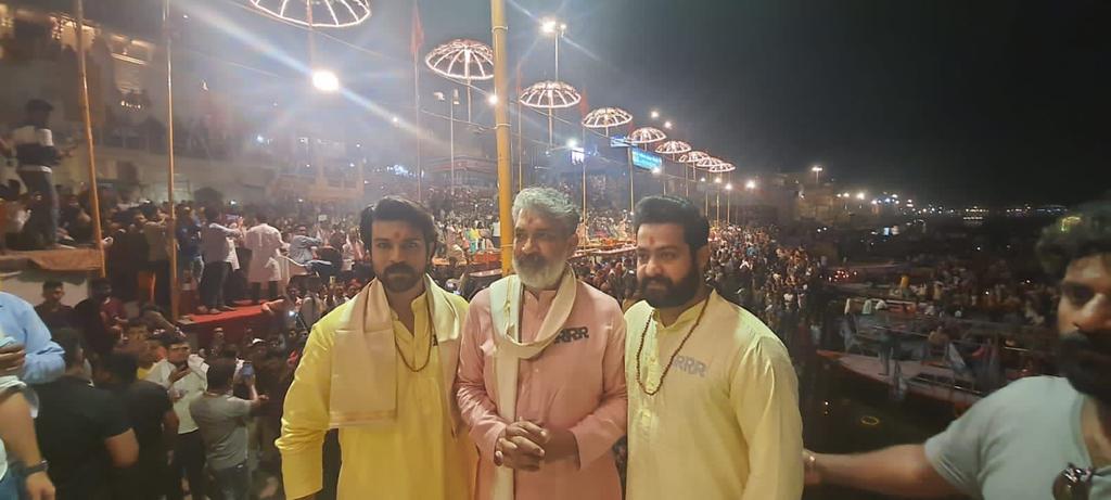 avinashchoubey's tweet photo. I am sure @ssrajamouli @tarak9999 & #RamCharan would have been 1st set of indian film stars who went to see Varanasi Ganga aarti to promote their film @RRRMovie #RRRMovieOnMarch25th #RRRinVaranasi - this whole Ganga aarti becoming so famous is due to @narendramodi ji. https://t.co/iZM3a9fNdm