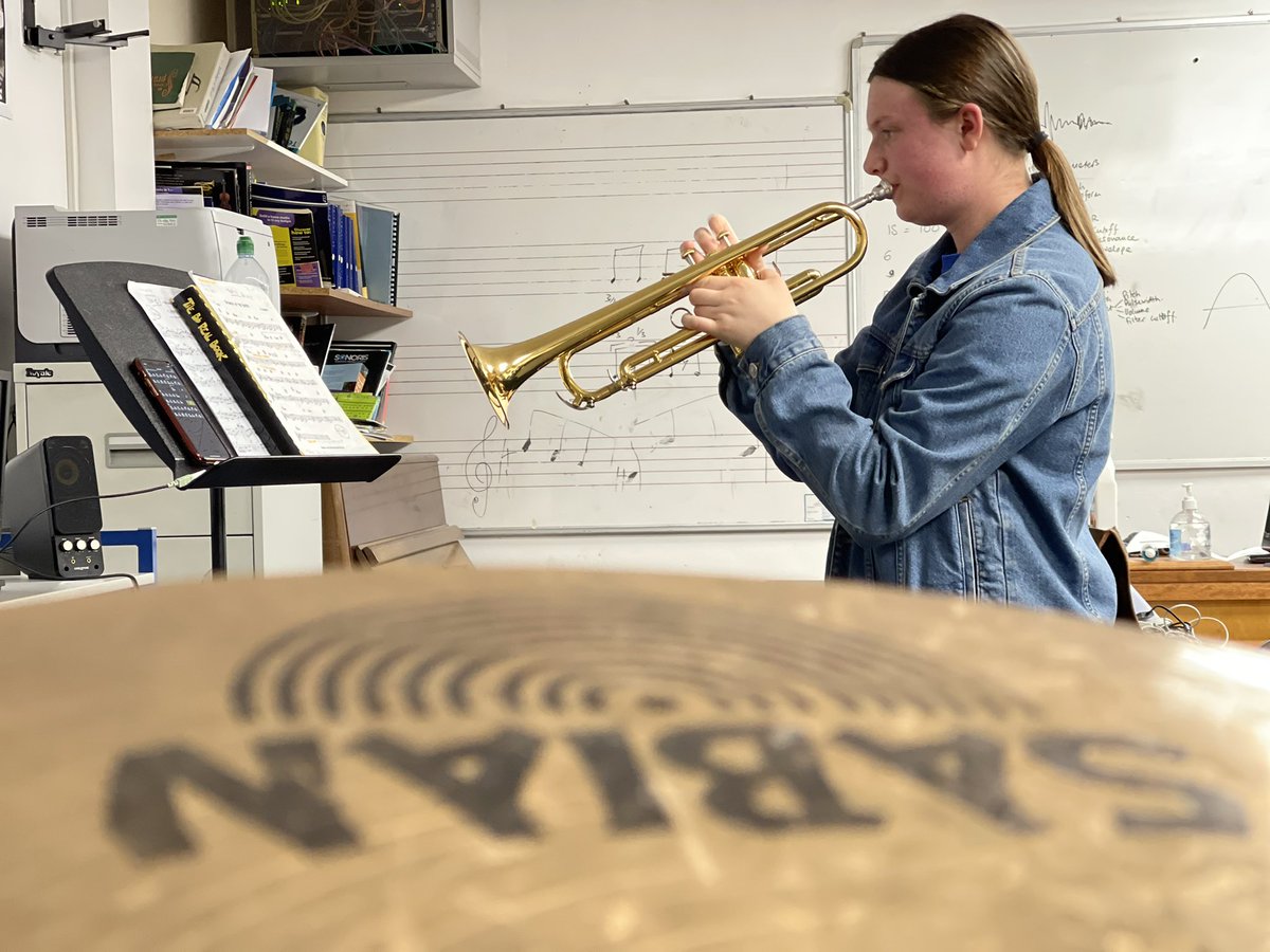 hhyouthjazz's tweet photo. Another amazing student from @HHMusicDerby getting ready for an @LCMExams #jazzdiploma! Uber proud of Tessa, she’s off to @rncmlive in September and hopefully join the @HHMusicManc #hhmusic team! #gotess https://t.co/dPbJ3jp98W