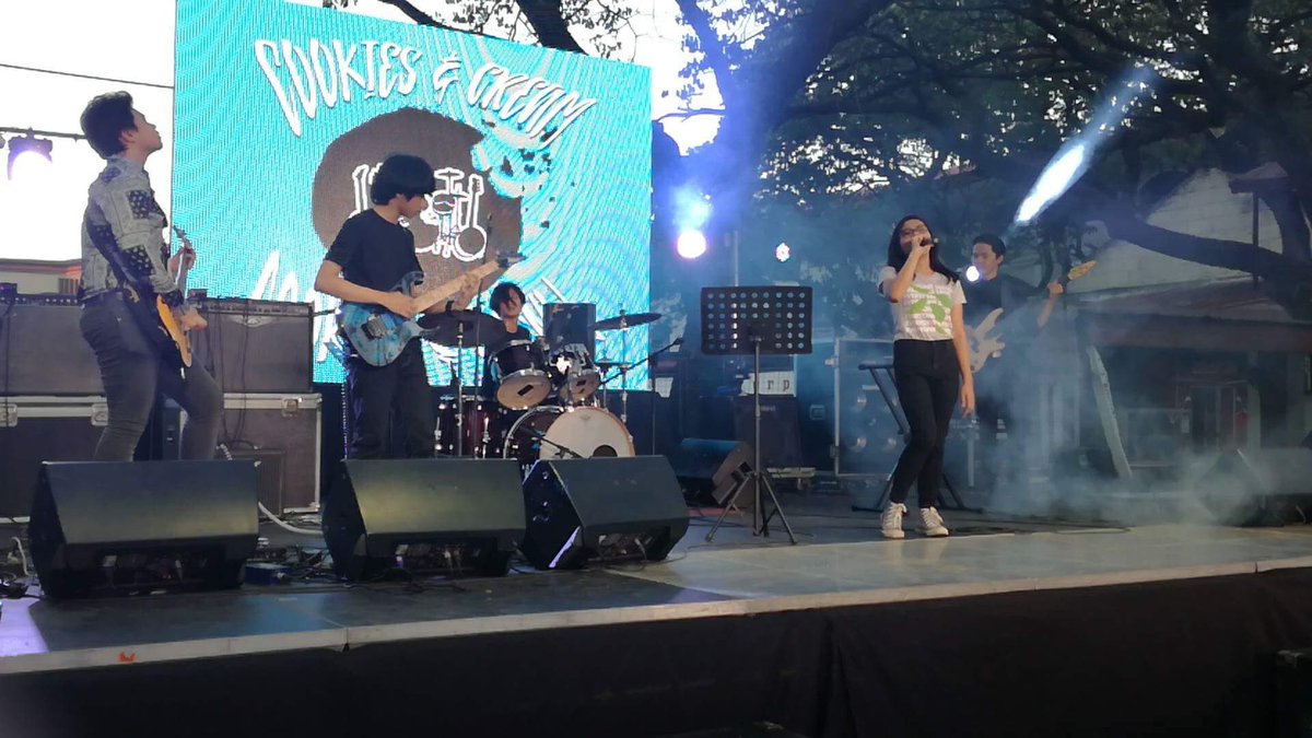 httpxgd's tweet photo. god i would give anything to perform in front of a crowd with a band, again 😩 https://t.co/7wEH7WwjSO