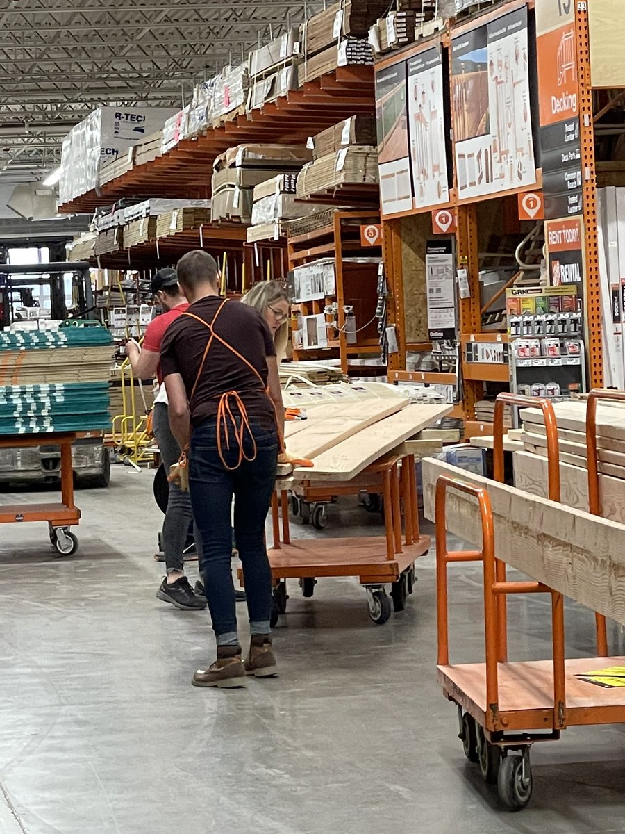#SafetySelfieNP GREAT JOB Jaycob and Kasi! Wearing gloves while team lifting lumber for delivery! #SafetytakeseveryONE <a href="/Rana_Marrie/">Rana J</a> <a href="/jasontb1924/">Jasontb1924</a> <a href="/tyler_schumm/">Tyler Schumm</a> <a href="/KellyConnors7/">Kelly Connors</a> @GarganoTom