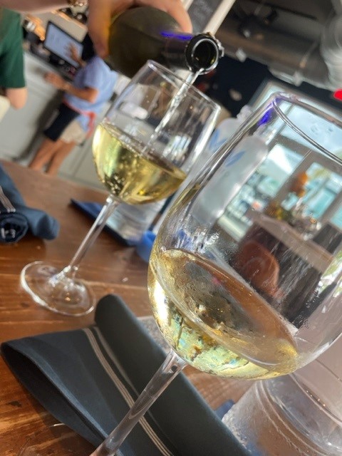 isgsommelier's tweet photo. #Servers and #bartenders who take our #Sommelier courses are better equipped to give restaurant patrons educated recommendations, resulting in happier customers who keep coming back! https://t.co/7ATakOgjdo #wine #wineeducation #hospitality https://t.co/qD9fGoevLq