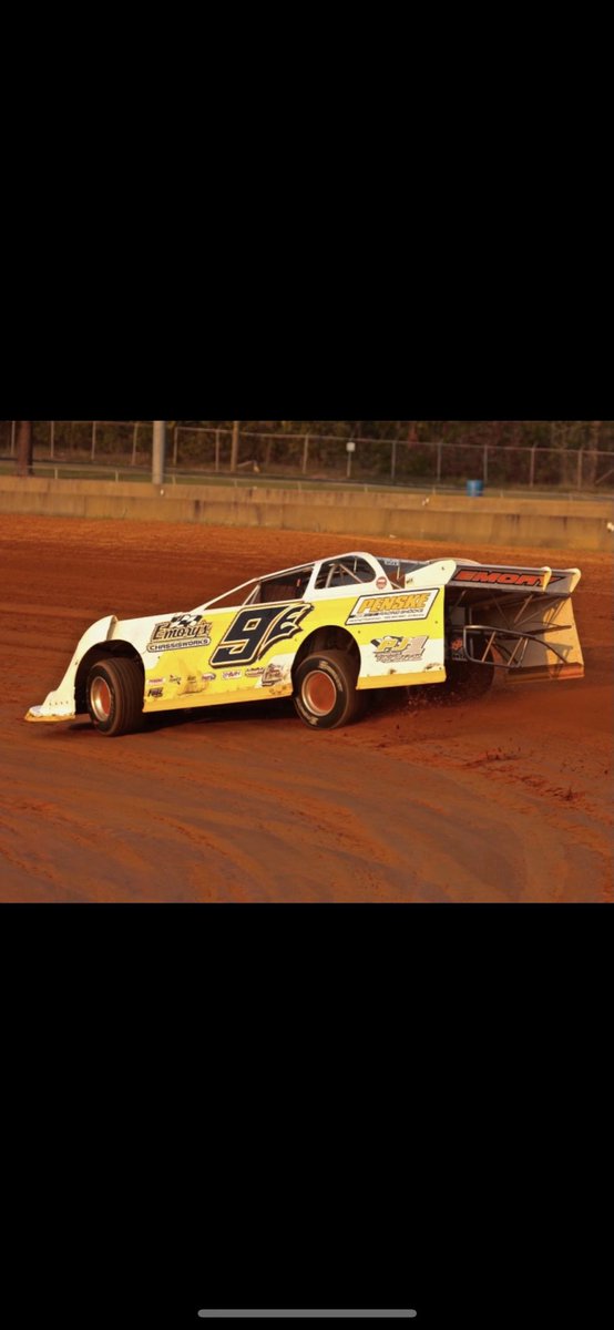 DannyEmory1's tweet photo. @marcuslemonis @soccer_girl_ang @BedBathBeyond @marcuslemonis I know you have a big interest with NASCAR . Do you have any interest with a dirt track late model team ? Would love to talk to you further about it https://t.co/89uaR2err7
