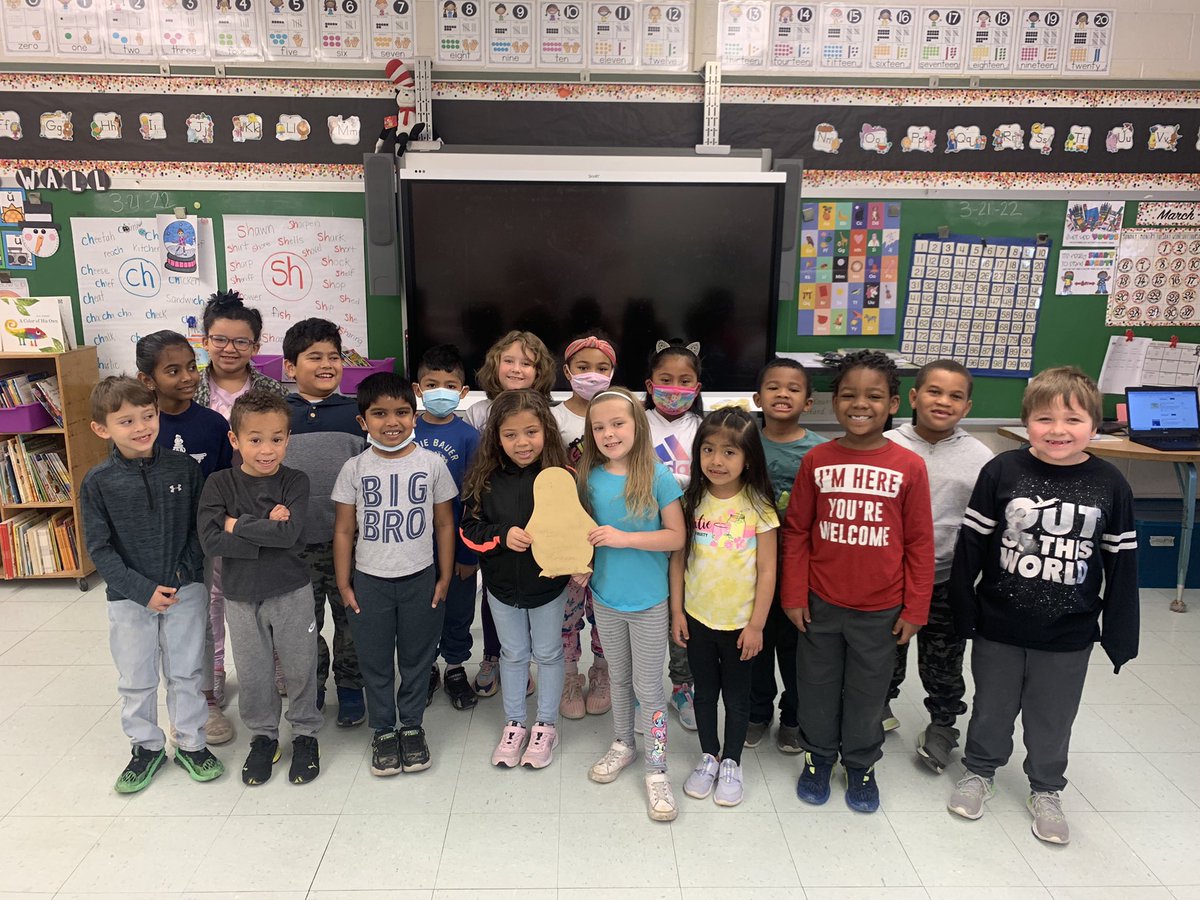 AlisonGibbons01's tweet photo. We were very excited to win the Golden Jiji Award for the most ST Math puzzles for the second quarter! #chdreambuilders  #STMath #goldenjiji https://t.co/W6pR1aLqlo