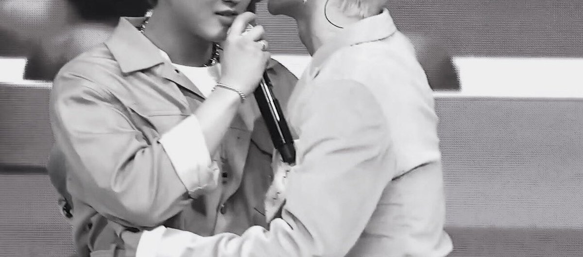 лена фрихаг🃏 tweet media