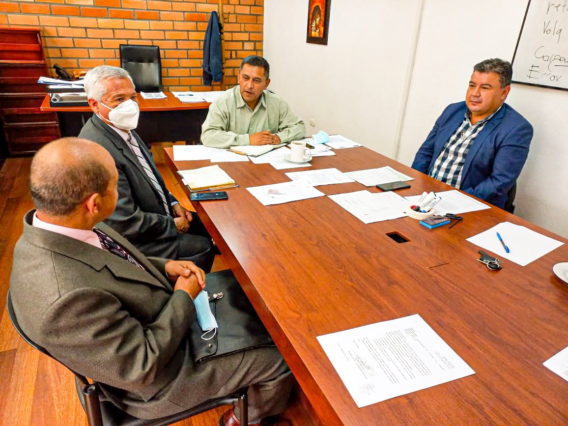 Gad_Paccha's tweet photo. El Presidente del Gad Parroquial Paccha Ing. Carlos García, mantuvo una reunión con el Ing. Hugo Vasconez Director de Viabilidad del Gobierno Provincial del Azuay; con el fin de conseguir futuros avances para nuestra parroquia.
#CARLOSGARCÍARURALIDAD https://t.co/omkhCAxvLP