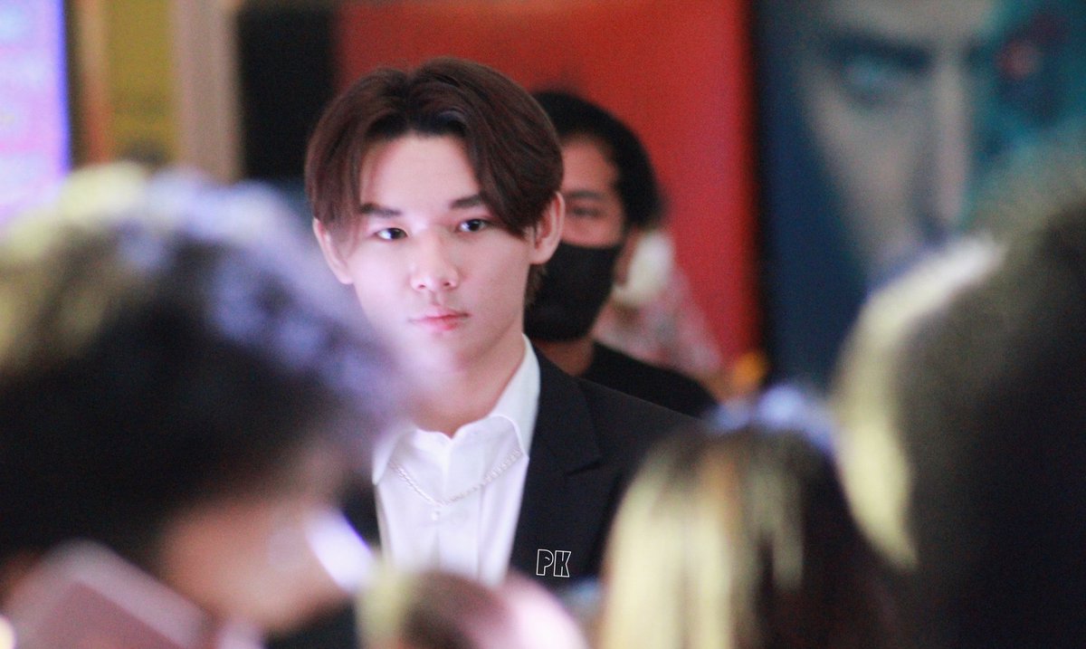 ผู้บ่าวบ้านไหนอะหยังมางามแต๋​งามว่า หันเมื่อใดก็เปิงใจขนาด

<a href="/tanathorncc/">tnc</a>
#tanathorncc
#จุดหมายคือรวมพล
#youremyskytheseries
#จุดหมายคือท้องฟ้า
