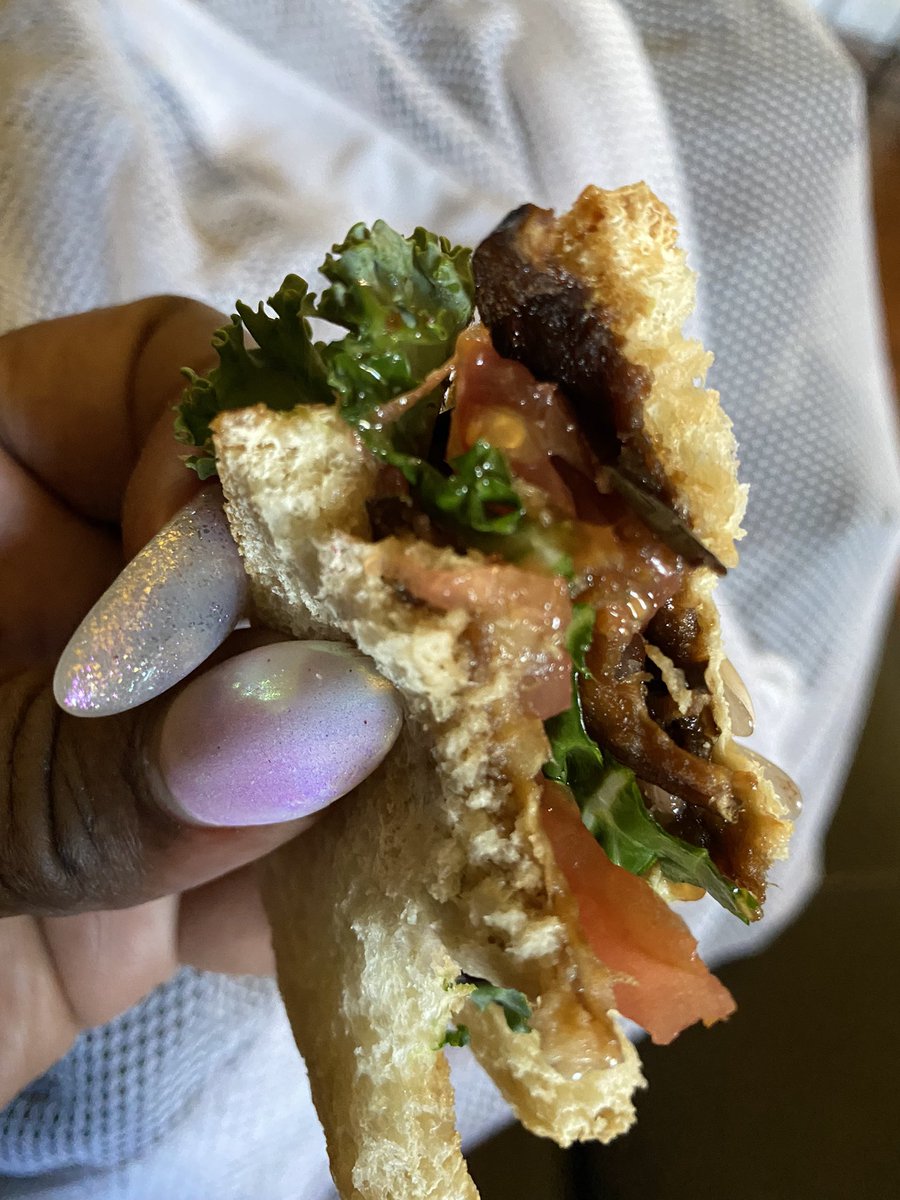 lyfe_diva's tweet photo. I had to get into it before the pic .. this EKT Mini was Hella Good! #EggplantBacon #Kale #Tomato #DivaApproved @SugaMama921 https://t.co/pb0O9Shzkj