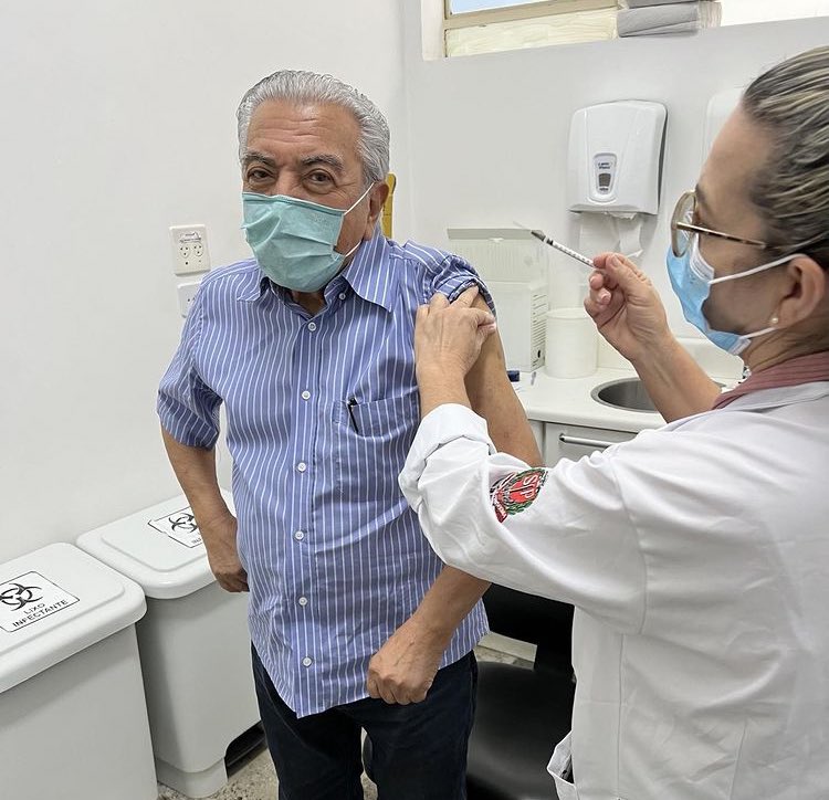 mauriciodesousa's tweet photo. Hoje tomei minha quarta dose da vacina contra a Covid. Viva! https://t.co/Aq5lvXEHCb