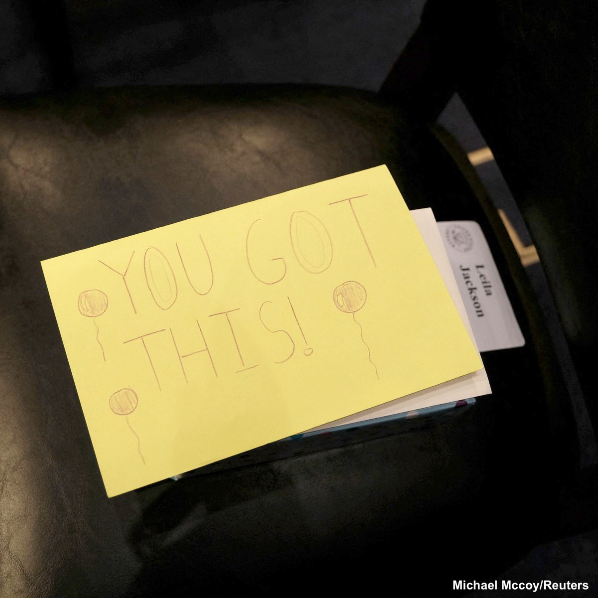 A note reading "YOU GOT THIS!" sits on the seat of Judge Ketanji Brown Jackson's daughter Leila during Jackson's Supreme Court confirmation hearing. abcn.ws/3L4FI3h