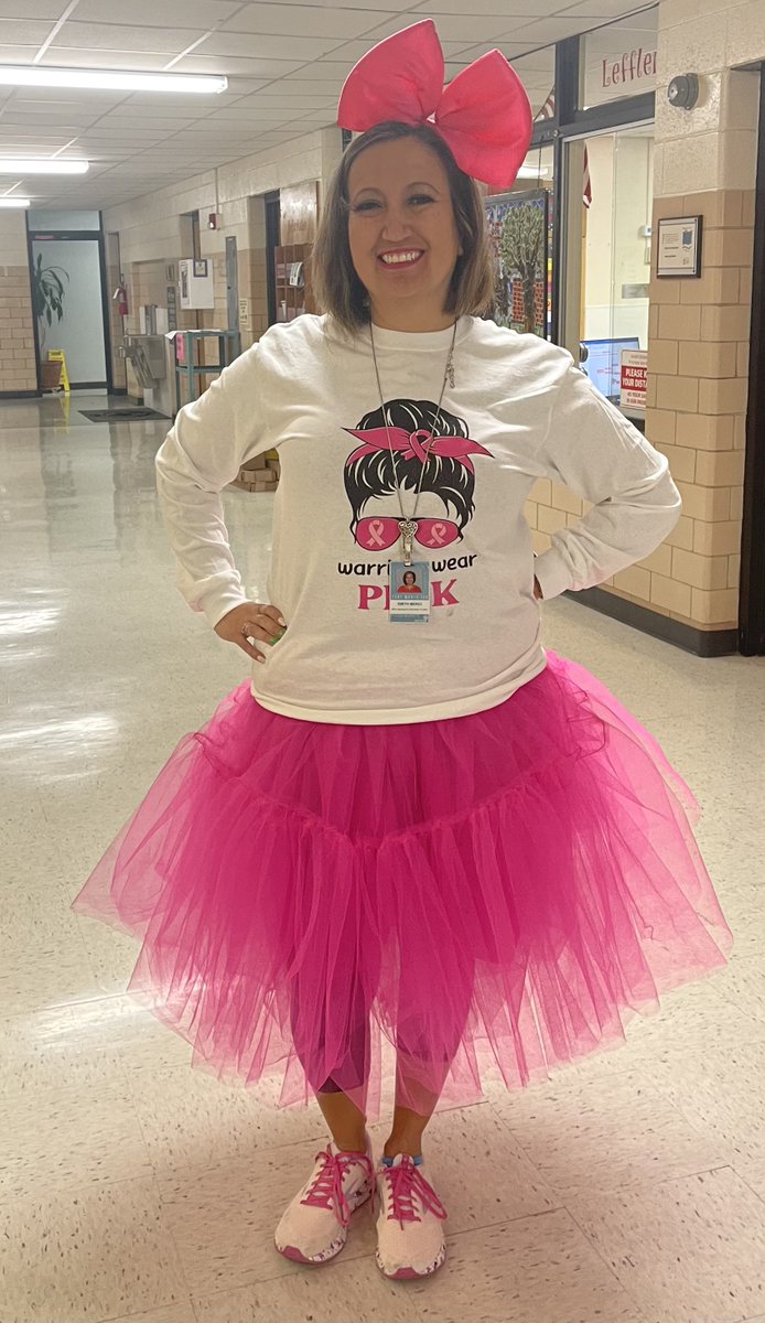 BurtonHillFWISD's tweet photo. Happy Anniversary to one of our favorite cancer survivors--Mrs. Merci Smith--who is now 4 years cancer free! #WeAreFamily @BurtonHillFWISD https://t.co/vJy7GByypn
