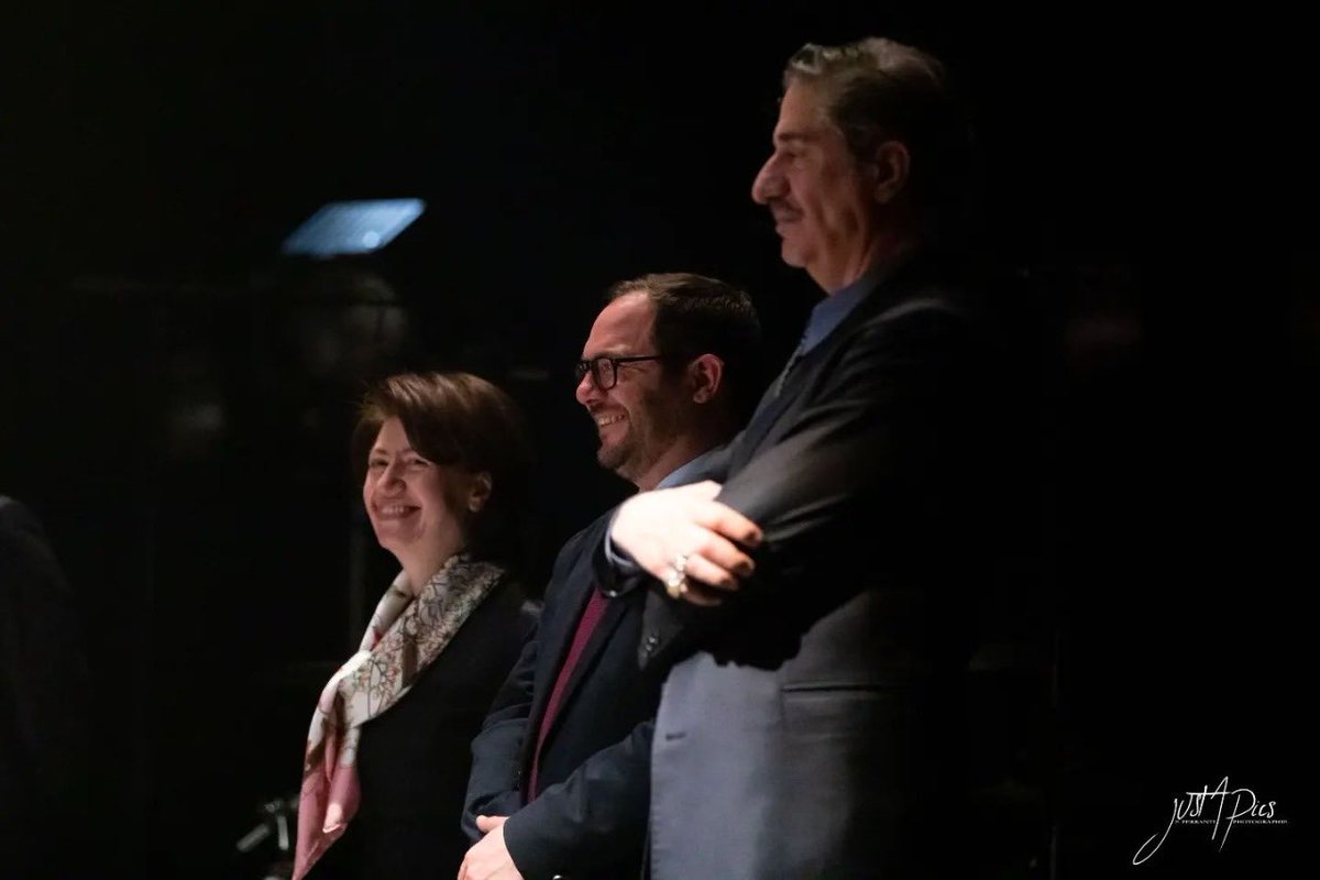 tolmajian's tweet photo. Ravie de participer à l’inauguration du Festival #Yeraz à @MontdeMarsan, aux côtés du Maire @DayotCharles, Antoine Gariel, Directeur du Théâtre de Gascogne, Simon #Abkarian. Une Quinzaine riche en rencontres culturelles pour célébrer l’#Arménie. 🇫🇷 🇦🇲
https://t.co/pMfqlGev4u https://t.co/NsqE9tgImG