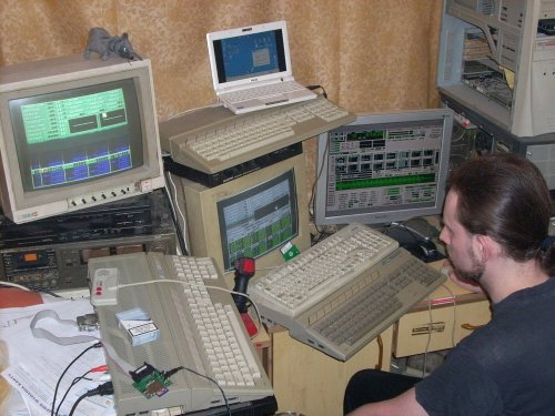 VingTroiSeize's tweet image. ▪ 4 channels tracker on ATARI ST, OK! 🤨

▪ Sound: Yamaha YM2149 3-voice 🤔

▪ So: 1⃣2⃣3⃣ or 3 channels or 3 voice! 😇

You understood ? 😁

#ATARI #AtariST #protracker #Soundtrack #NoiseTracker #Module #Music #Midi #Computer #Yamaha #YM2149 #3Channels #AndTheWarContinue... 🤣