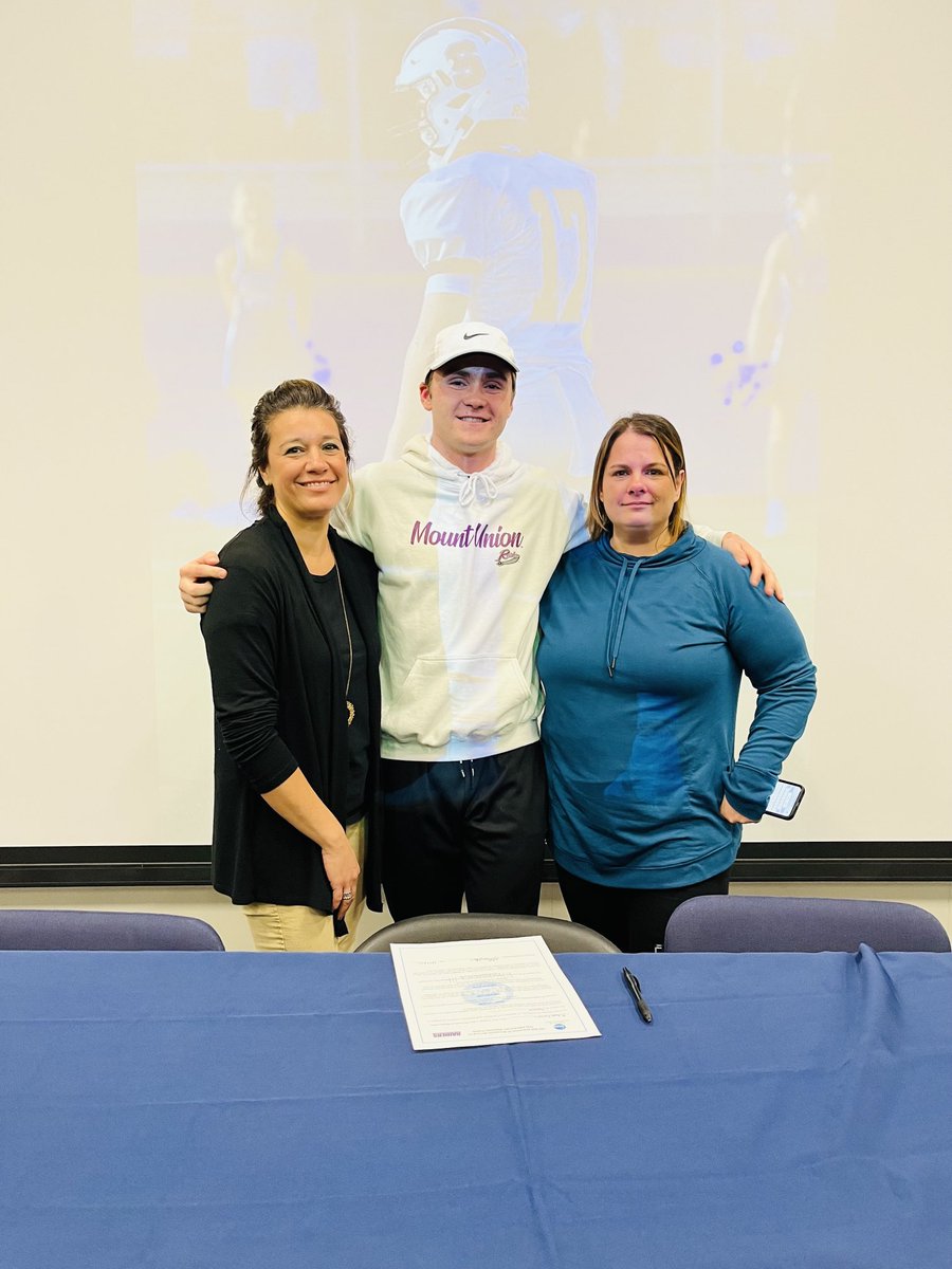 SHS_Counselor's tweet photo. Congratulations and best of luck to Michael Franklin on his signing day ⁦@purpleraiders⁩ 
He is a top notch student athlete and the best guidance aide there is! ⁦@gobluestreaks⁩ https://t.co/XPruotzk9J