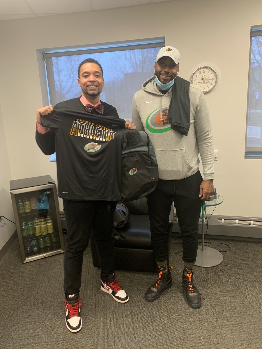 trpresdrj's tweet photo. I get buckets! Number 1 for the pop a shot competition. #marchmadness #gotbuckets #onetruman @TrumanCollege @Trumanfalcons https://t.co/jgUiBlP4qf