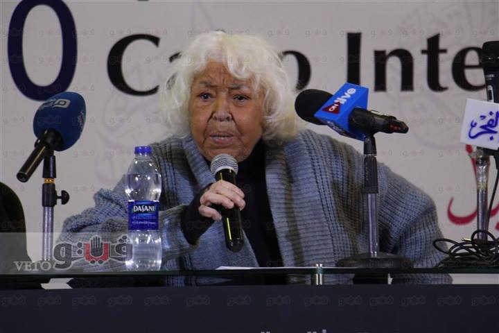 NawalElSaadawi1's tweet photo. أخي كان أكبر مني وحين رفع يده عالياً ليصفعني، رفعت يدي أعلى من يده وصفعته.
وحين أراد زوجي أن يلغي وجودي، ألغيت وجوده من حياتي !
وحين صاح زوجي الثاني: أنا أو كتاباتي ؟! قلت: كتاباتي، وانفصلنا !
وحين انتفض وزير الصحة قائلًا: الطاعة أو الفصل ؟! قلت: الفصل !

https://t.co/2mI6HeCG7g https://t.co/VCzpUeFjmb