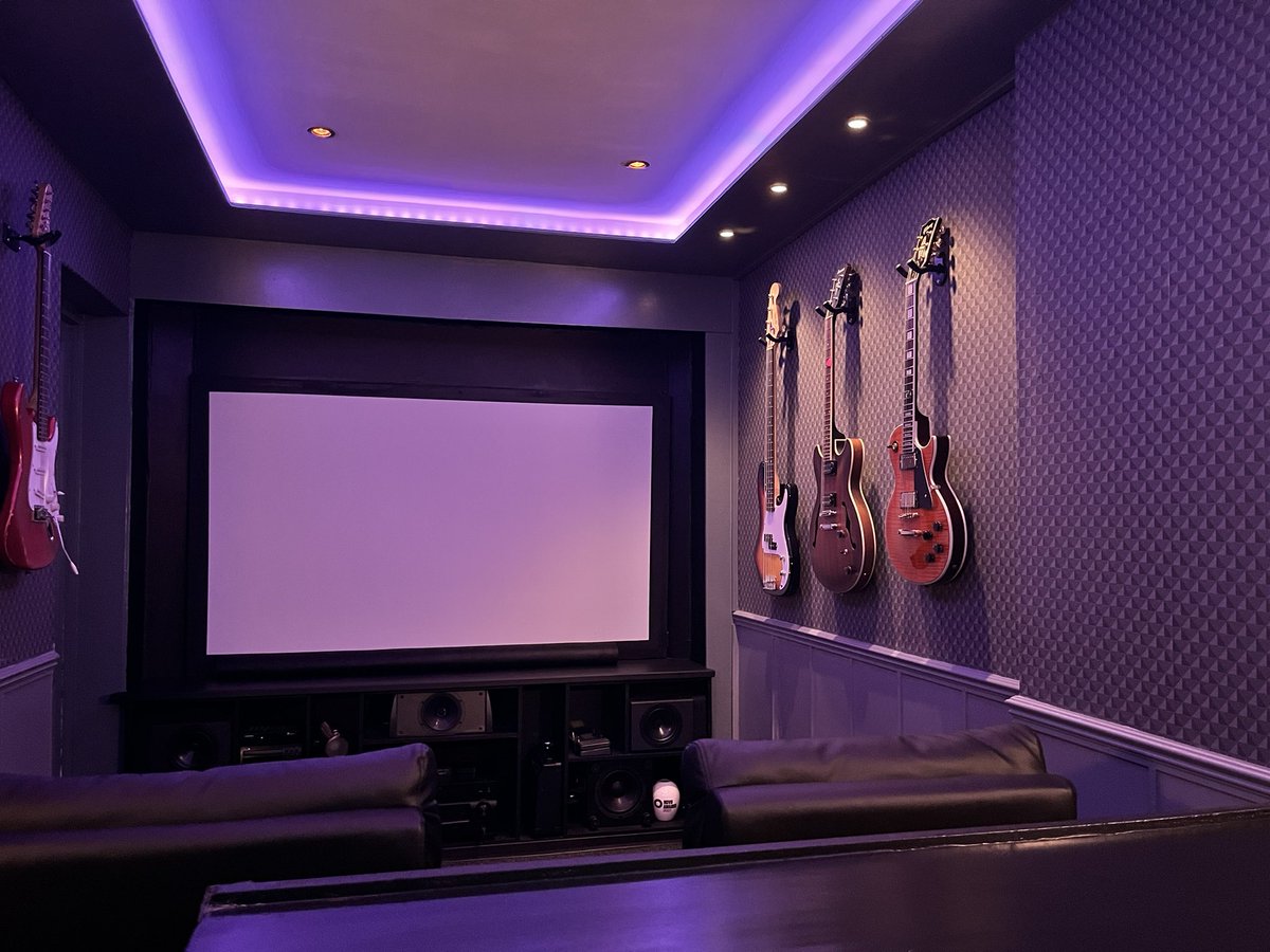 essex_av's tweet photo. Here’s a low cost high value #homecinema we recently built in #Essex re-using clients equipment we lined walls, tiered the ceiling and floor, installed smart lighting, setup #AV and configured this fantastic 5 seater. 
https://t.co/Vdn66nI2kr https://t.co/URUngjucPu