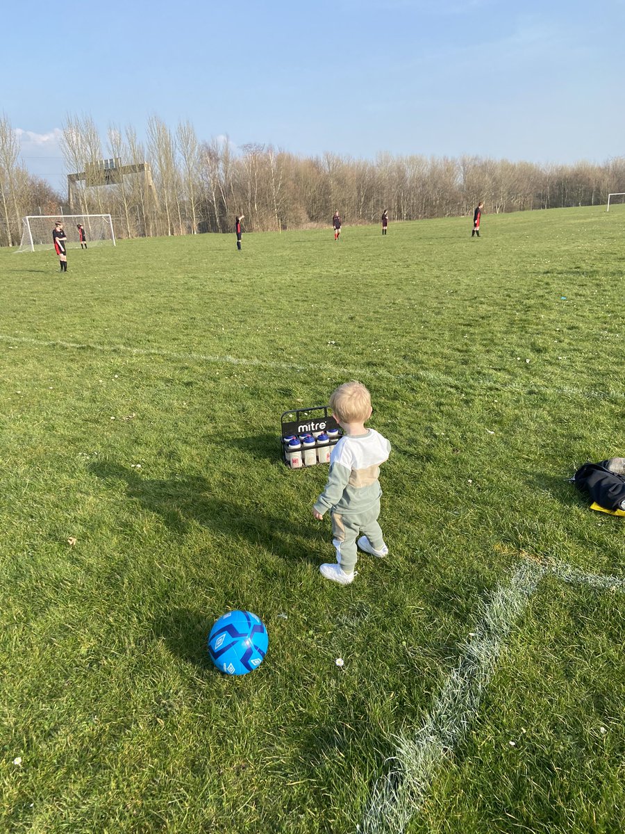 PE_BPSWirral's tweet photo. @BPSWirral Y11 boys had a new water boy for their game tonight ⚽️ https://t.co/Ms8OoHZqYV