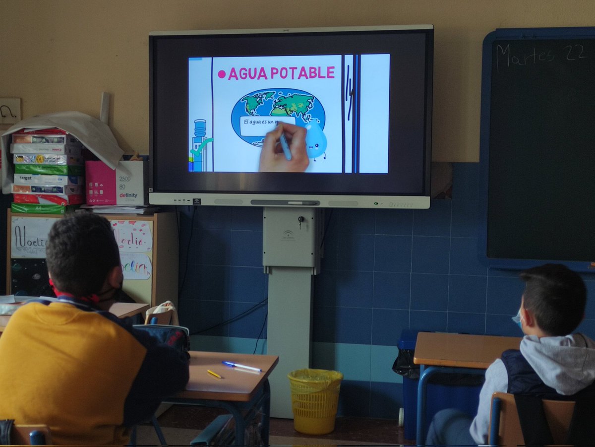 EcoescuelaVdP's tweet photo. 🌧️💧 Trabajando desde nuestra Ecoescuela para concienciar sobre este bien tan importante que hay que aprender a cuidar y valorar desde pequeños😊💧🌧️
#H2O
#DiaMundialdelAgua2022
#DiaMundialDelAgua https://t.co/h2TanlTIDn