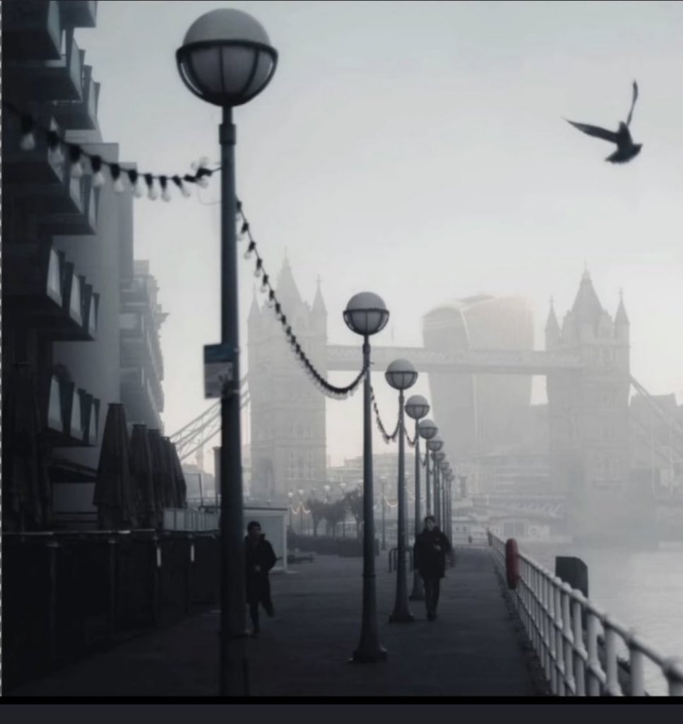 لا تسأل العين الحزينة
كيف أدمتها المقل؟
لا تسأل الطير الشريد
لأي أسبابٍ رحل؟