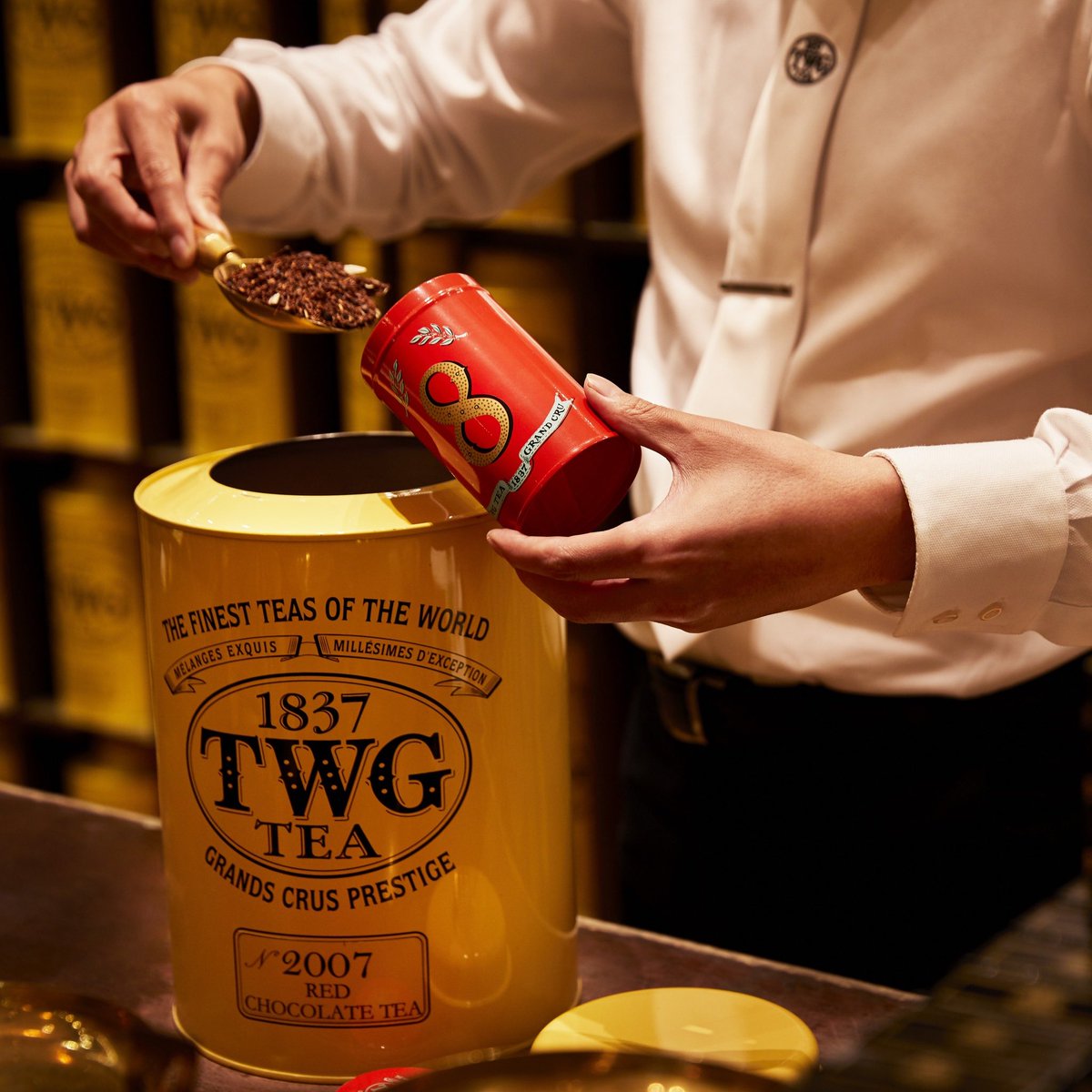 twgteaca's tweet photo. Who says chocolate only comes in brown or white? This TWG Tea South Africa red tea is masterfully blended with sumptuous cocoa beans. Shop now at https://t.co/Smdwj1kHLk!
#TWGTeaOfficial #twgteaca
#LooseLeafTea
#ExclusiveBlend https://t.co/0HXjK6iwZT