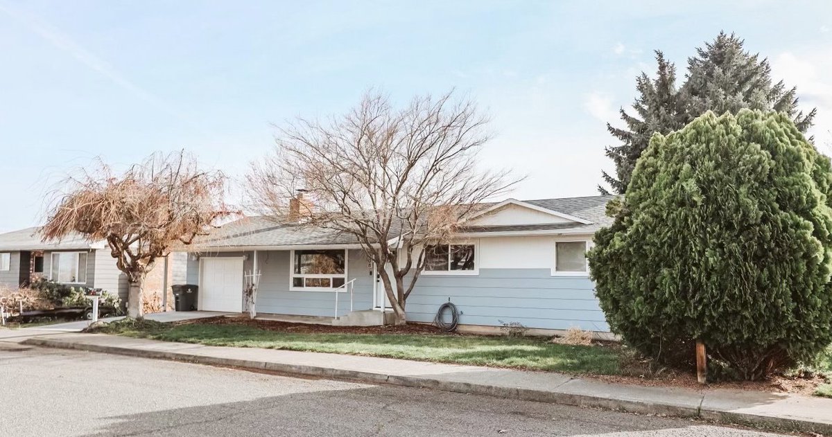 WRE_TheGorge's tweet photo. New on the Market!
📍908 E 19th The Dalles, OR 97058
3 Bed | 3 Bath | 2,340 SF
Listed at $449,000

Property Features: 
- Newly remodeled Kitchen with Quartz counters 
- Bonus Room Downstairs
- Deck overlooking Scenic Views 

MLS# 22066727
Listed By Rachel Brown
(541) 298-4451 https://t.co/ZjlQ9yy56b