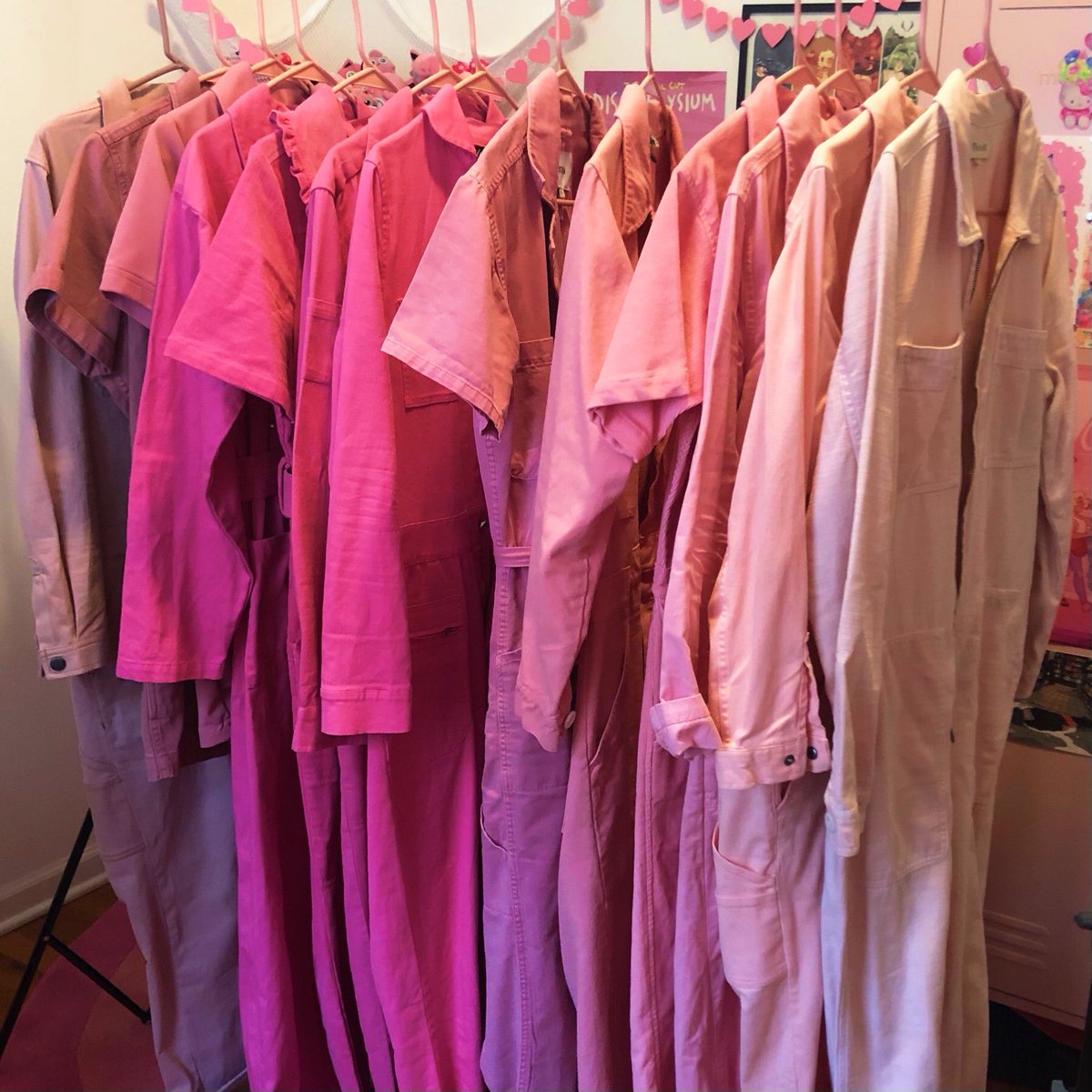「i'm at thirteen pink jumpsuits now and i」|🌸alexis moore🌸のイラスト