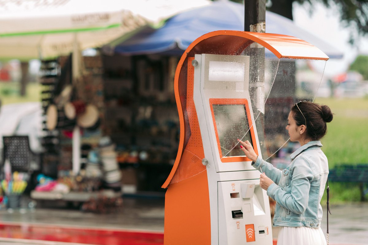 OnLogic's tweet image. What do train stations, amusement parks, and shopping malls all have in common? #Kiosk computers! At #OnLogic, our kiosk computers make it easy to create reliable self-service installations pretty much anywhere. Explore your options here: onlogic.com/solutions/kios…