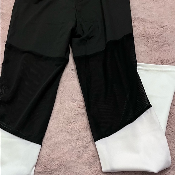 Larry_PE's tweet photo. So good I had to share! Check out all the items I'm loving on @Poshmarkapp #poshmark #fashion #style #shopmycloset #allthingsfabulous #victoriassecret #herschelsupplycompany: https://t.co/ouqFZy7NbA https://t.co/65ELIQuoDn