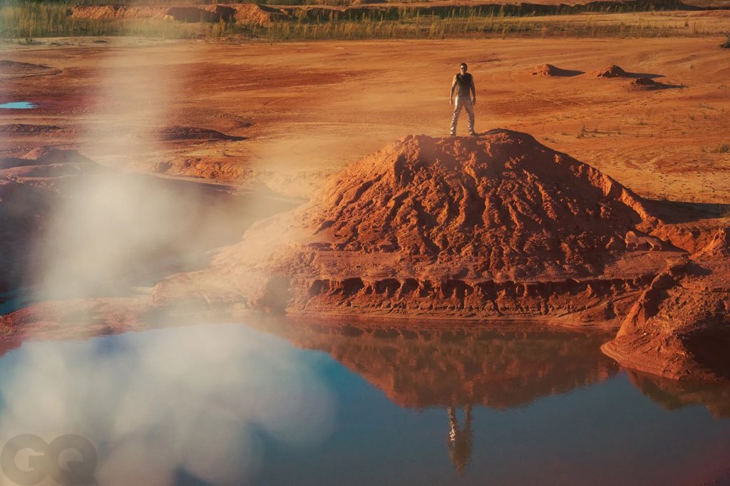 Good morning to this Nicolas Cage photoshoot and this Nicolas Cage photoshoot only.