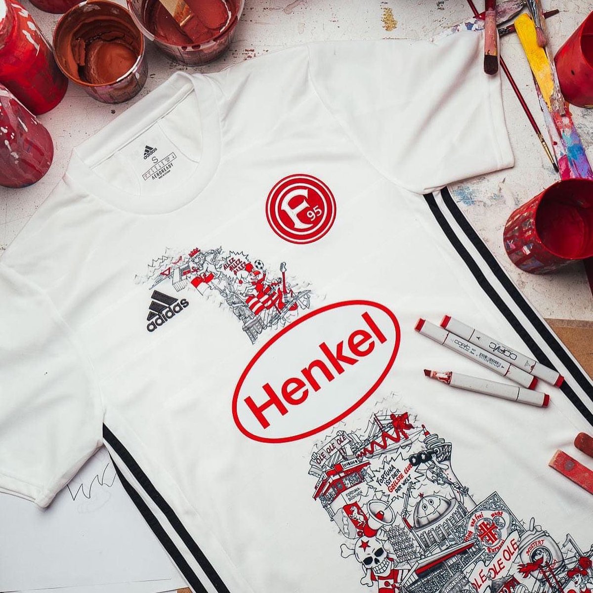 waveyfs's tweet image. Wavey News 🎨 Fortuna Düsseldorf last week released a new shirt designed by local artist Jacques Tilly 📸 @f95