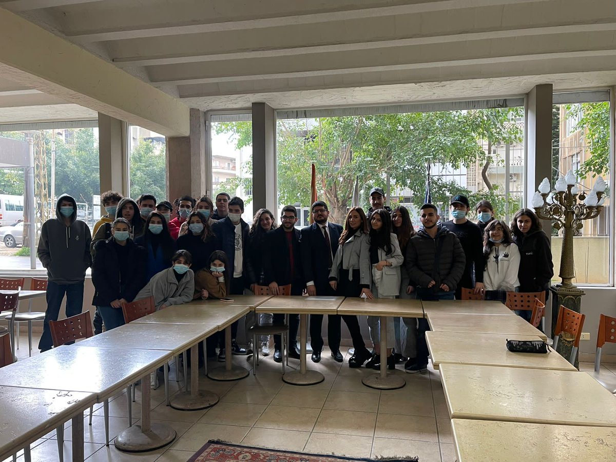 مدرسة Lycée de Ville – أدونيس نظَّمت حوارًا مفتوحًا ونقاشًا عن الديمقراطية

bit.ly/3ulWW5o