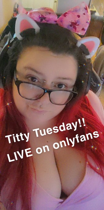 Cum through! Titty Tuesday hypeeee https://t.co/ny84EZ38IL https://t.co/fnMwPWVkdF