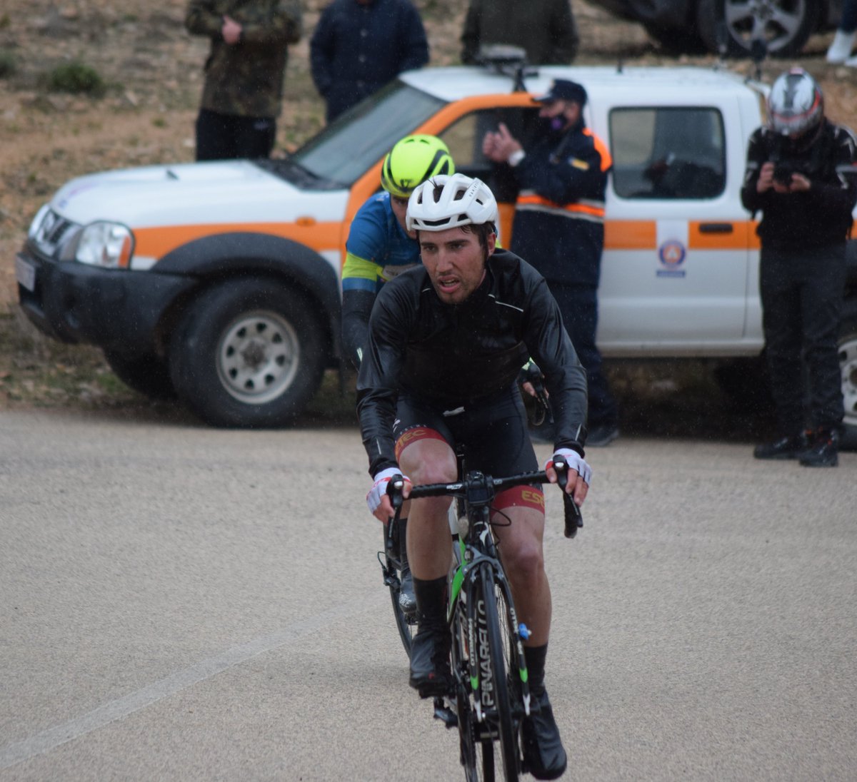 #GPPrimaveraOntur #CopaEspañaEliteSub23

🌧️ Finalmente no hubo mucho viento, pero sí bastantes kilómetros bajo la lluvia en Ontur. 

📊 <a href="/joserraborja02/">José Ramón Borja Romero</a> @_13antonio <a href="/villaverde_joel/">Joel Villaverde</a> y <a href="/Abeel1_/">Abel Olivares</a> lograron finalizar la prueba, en un día de mucha tensión durante los 170 km disputados.