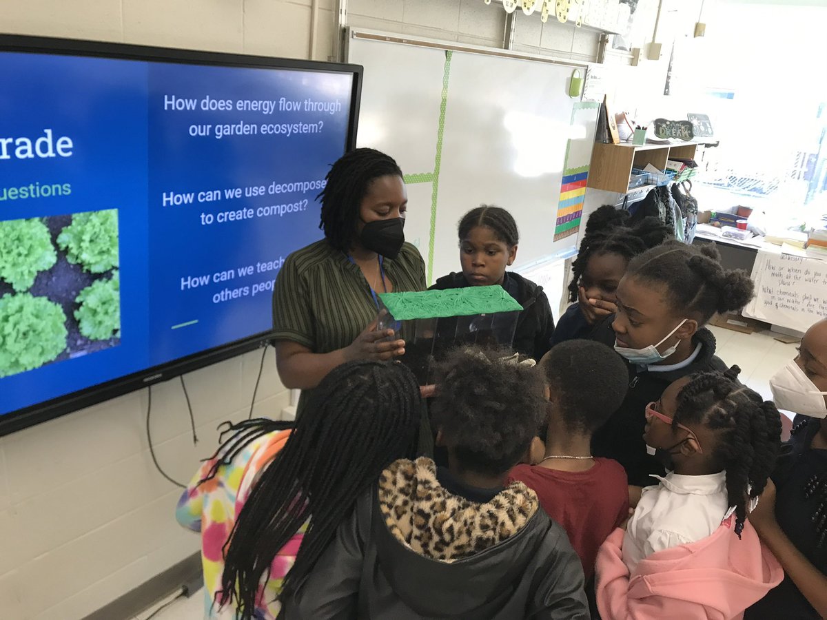 SRdataanalyst's tweet photo. Starting a mini compost bin ๐ชฑ @LouisAmodio #stemgarden #stem #decomposers #ecosystems https://t.co/zAN1cX1d2g
