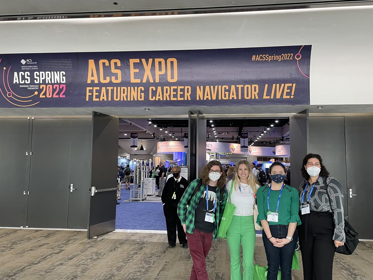 Some members of the NAR lab exploring #ACSSpring2022
