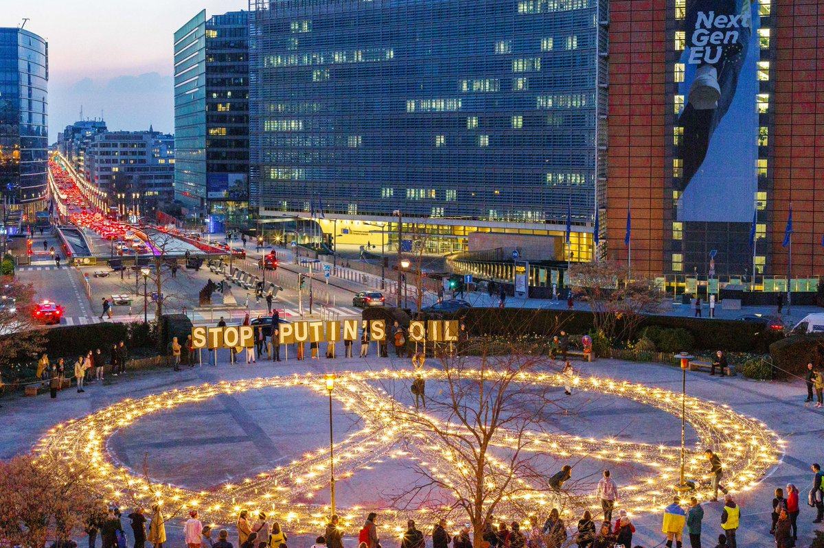 Avaaz's tweet photo. Europe must stop fueling Putin’s war chest - TODAY

This evening we lit a symbol of peace in Brussels ahead of the #EUCO meeting. Now is the time for EU leaders to stop importing Russian oil! #StandWithUkraine #StopPutinsOil https://t.co/eo1ADSMWc9