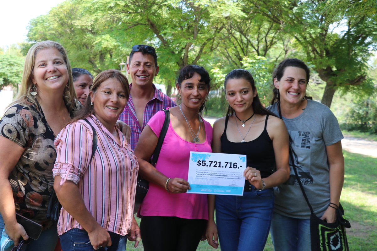 SergioBussoOK's tweet photo. Puesto Pucheta | #Prodecca
Siguiendo con el recorrido por el dpto. #RioPrimero, entregamos al Grupo Asociativo Mejoramiento Caprino $ 5.721.716,00. https://t.co/7FU4kYqsXW