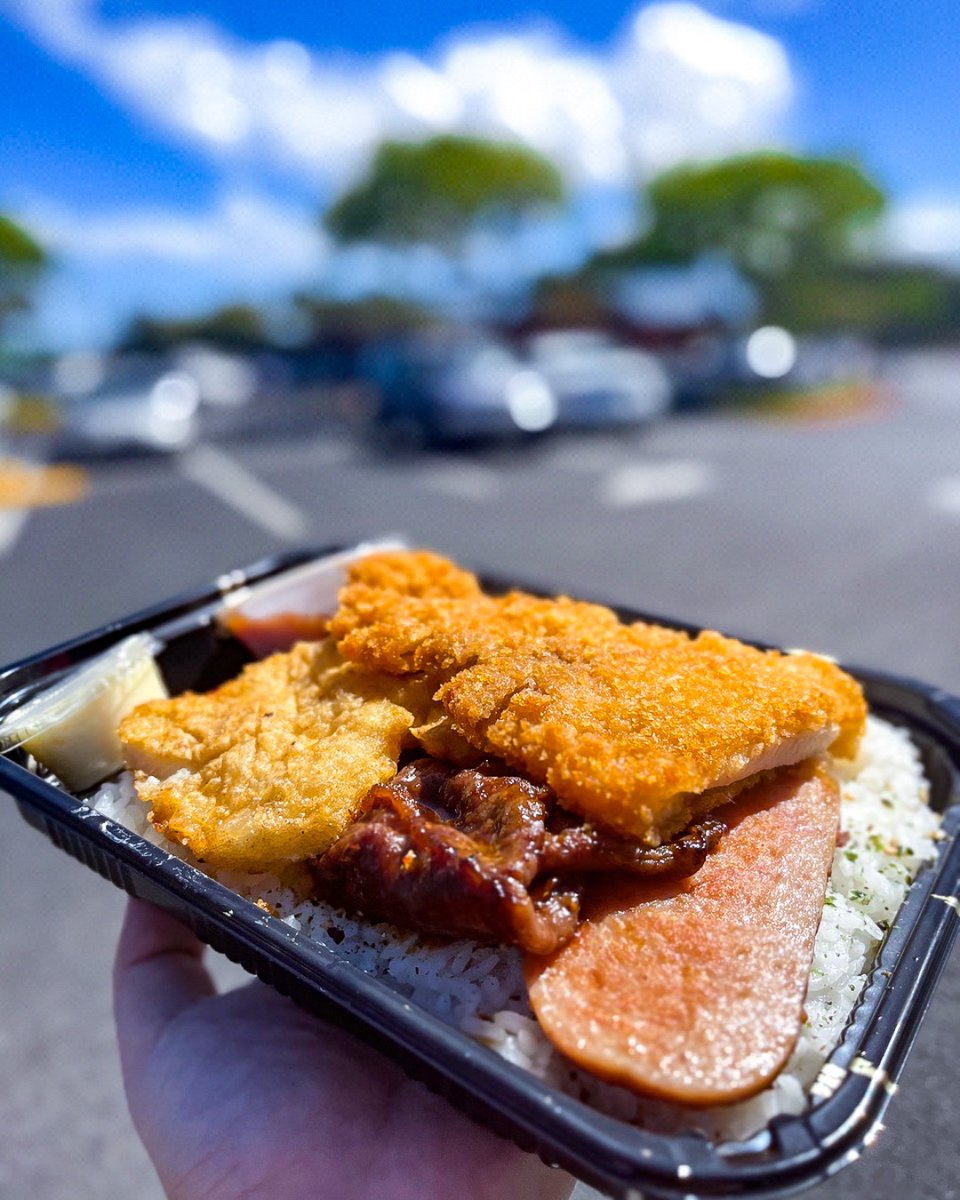 Need to refuel after a long day of work or school? Visit our friends at #LocoMocoDriveInn and order their delicious and convenient #bento filled with katsu, teriyaki steak, mahi mahi and spam to help get you through the week! #waipioshoppingcenter #hawaii #hawaiieats #foodie