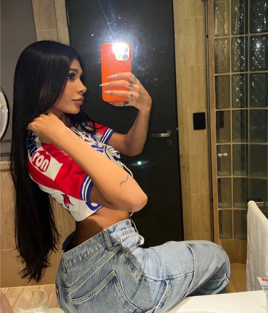 Dexerto on X: Brazilian singer Pocah was hospitalized because she didnt  want to fart in front of her boyfriend Some creators sell their farts for  $1000, some risk injury to hide them