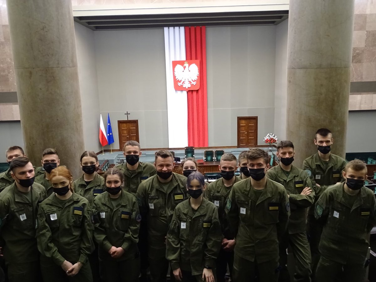 ZolnierzRP's tweet photo. Z wizytą w stolicy💪
#Kadeci #klasawojskowa
Zespół Szkół im. Kajetana hr. Kickiego w #Sobieszyn.
#OPW #CWKM
_________
#WojskoPolskie
#ZostańŻołnierzem #WCR https://t.co/FYzrOTrzjm