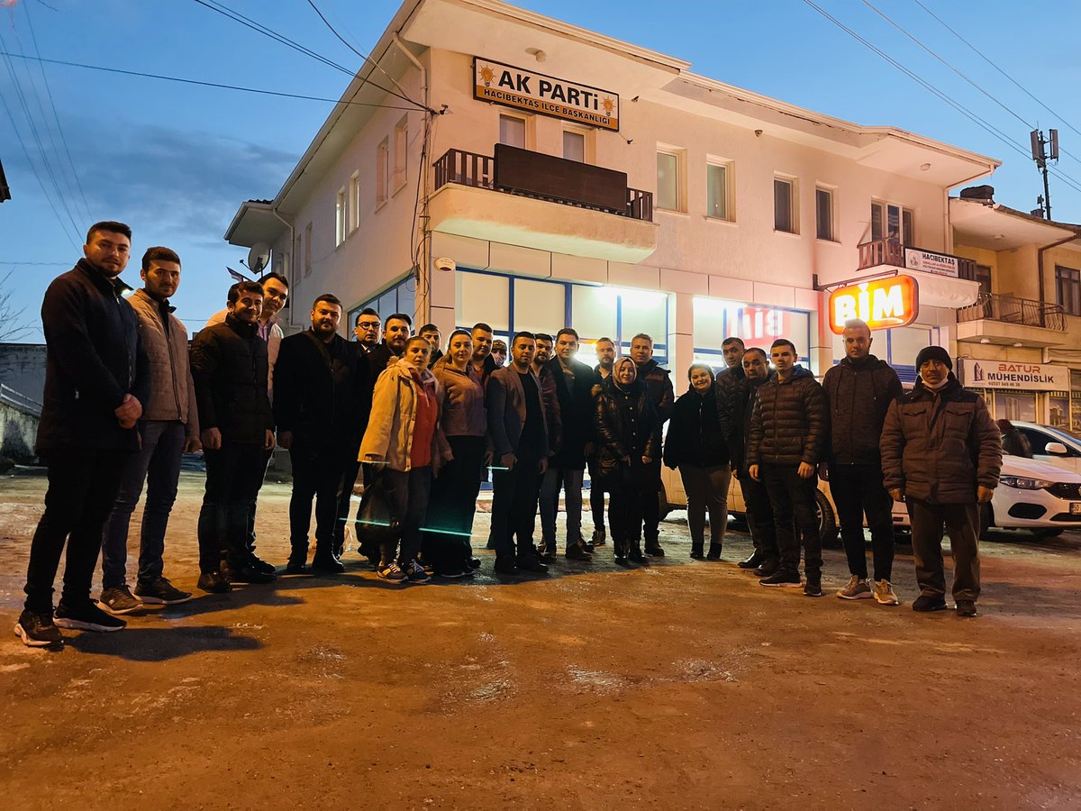 AKHACIBEKTS's tweet photo. Ak Parti Hacıbektaş Teşkilatı olarak 
ilçe Gençlik Kolları Başkanı olarak ataması yapılan Yasin Yılmaz Başkanımıza ve yönetimine yeni görevinde başarılar diliyoruz.
@kemikkiranali @kulmustafa77_ac @yucelmenekse50 @erkankandemir @MedetAy50 @EmrahDe50 @HalukKoybasii @AyseBilgic50 https://t.co/TeKGNl8Bsf
