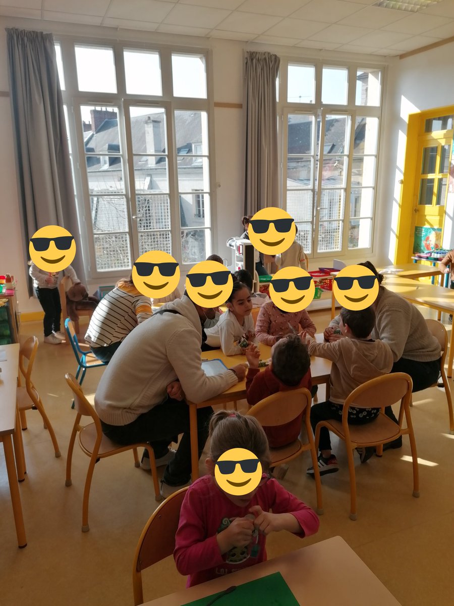 EcoleCentre's tweet photo. #sam2022 accueil des parents, jeux mathématiques, jeux de lecture, ateliers jardinage, hôtels à insectes...une belle journée avec la visite de notre partenaire québécois @DSDEN_Aisne @OlivierPetit02 @csmbourgeoys @soissons @ienSoissons https://t.co/i1Gs6kuT6R