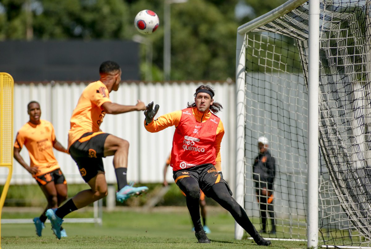 Parabéns muleke enfim o sonho se tornando realidade continue com foco, dedicação, comprometimento e humildade! Tmj até depois do fim! Em seu segundo dia de treino, marcou 2 gols, você merece tudo que vem acontecendo!

<a href="/10neto/">Craque Neto</a> <a href="/Ronaldo601/">Ronaldo Giovaneli</a>
