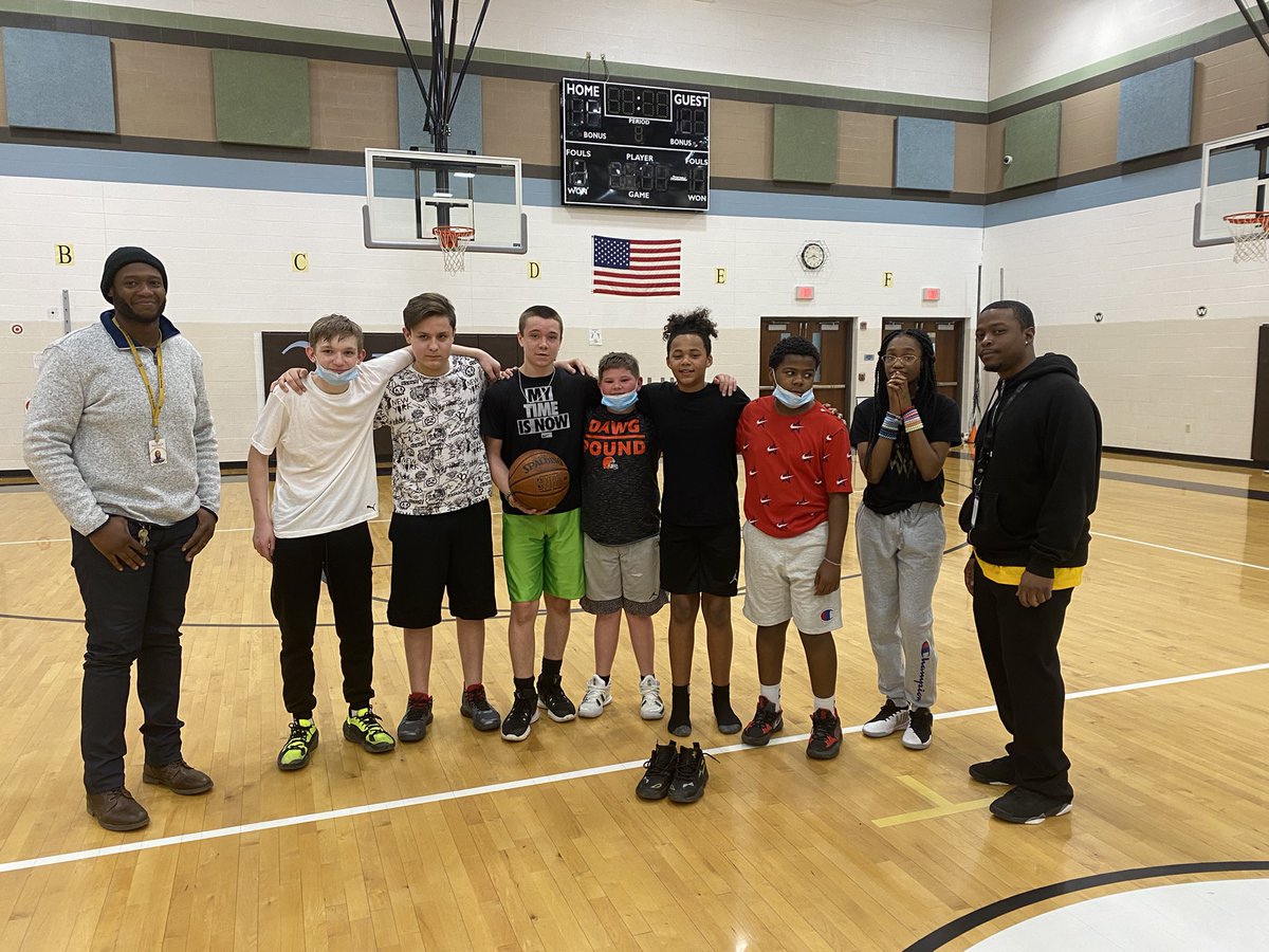 MesaMorlan's tweet photo. March madness 7th grade ! #TheJWCS @warrenschools https://t.co/qobPeRHyJW