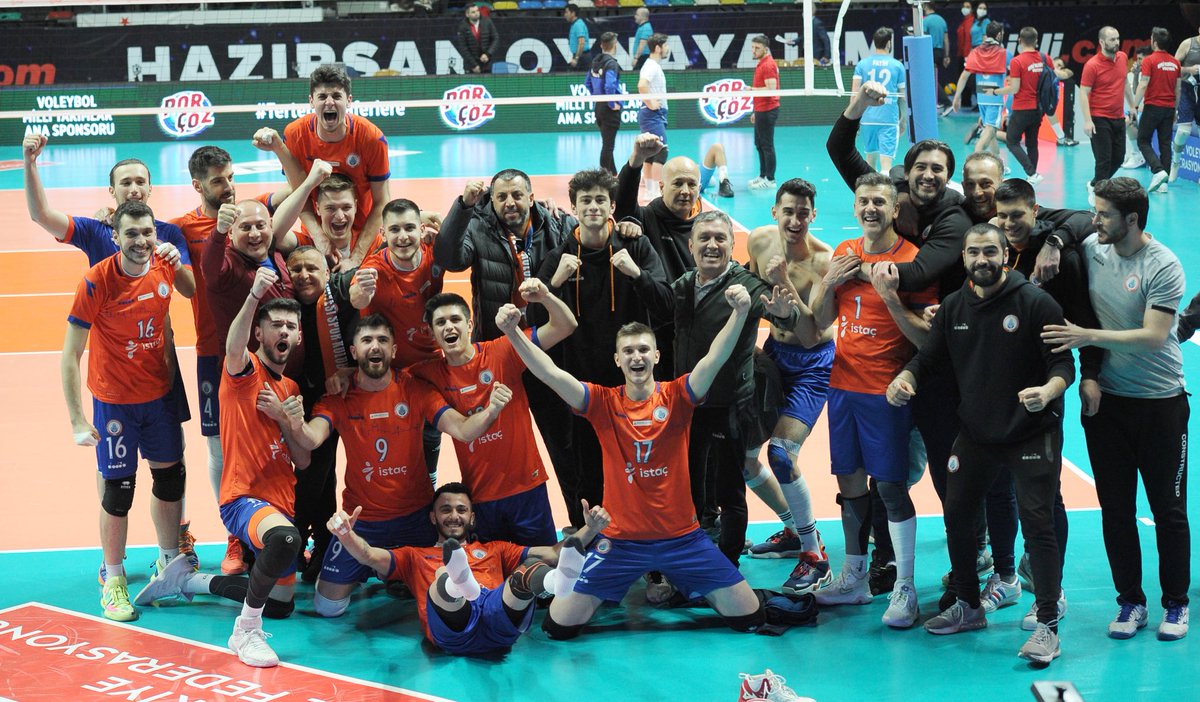 ibbsporkulubu's tweet photo. 🏐Erkek Voleybol Takımımız, Alpaslan Endüstri 1. Lig play-off yarı finallerinde Develi Belediye’yi 3-2 yenerek 2️⃣’de 2️⃣ yaptı. Ekibimiz son maçında Akkuş B. ile karşılaşacak.
🏟Başkent Voleybol Salonu
☑️SETLER
1.Set | 33-31
2.Set | 25-27
3.Set | 17-25
4.Set | 25-21
5.Set | 15-13 https://t.co/uUg9DJTE1s